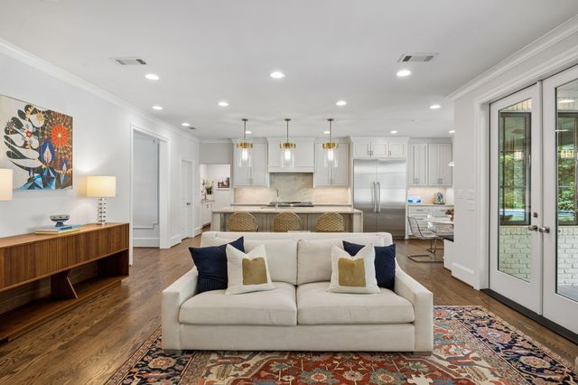 6717 Meadow Lake Avenue, Dallas, TX 75214