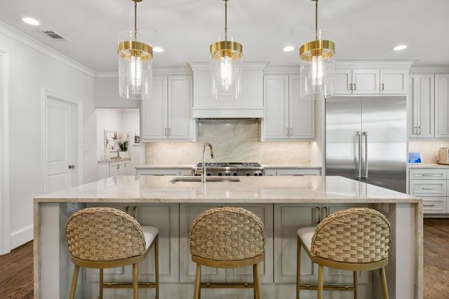 6717 Meadow Lake Avenue, Dallas, TX 75214