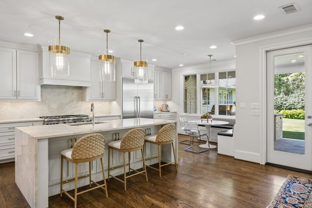 6717 Meadow Lake Avenue, Dallas, TX 75214