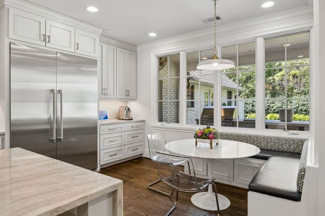 6717 Meadow Lake Avenue, Dallas, TX 75214