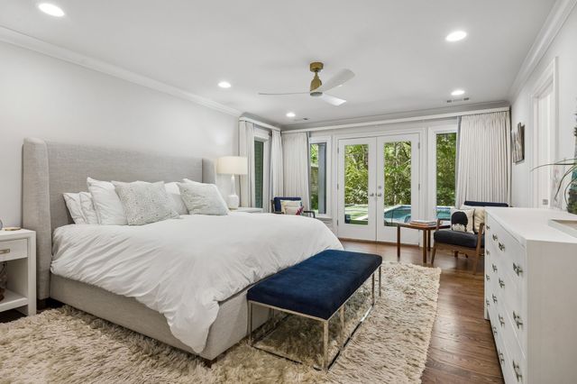 6717 Meadow Lake Avenue, Dallas, TX 75214