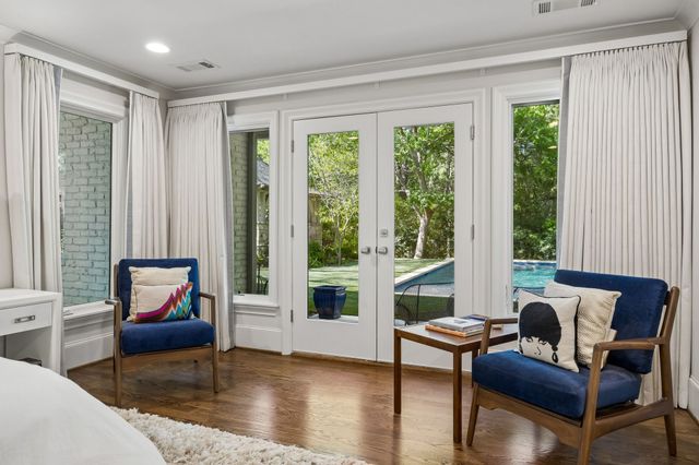 6717 Meadow Lake Avenue, Dallas, TX 75214