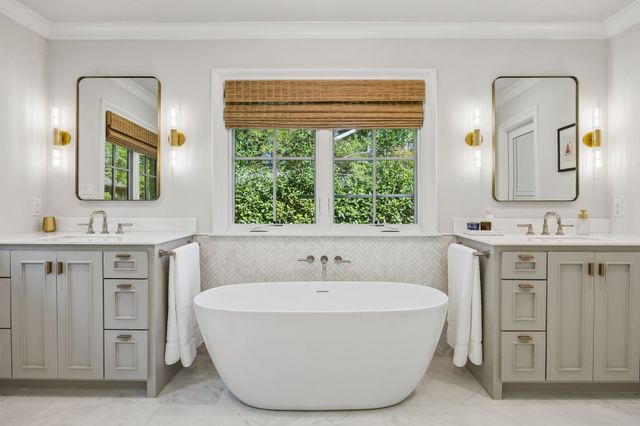 6717 Meadow Lake Avenue, Dallas, TX 75214