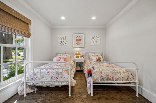 6717 Meadow Lake Avenue, Dallas, TX 75214