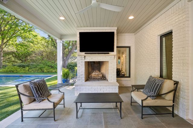 6717 Meadow Lake Avenue, Dallas, TX 75214