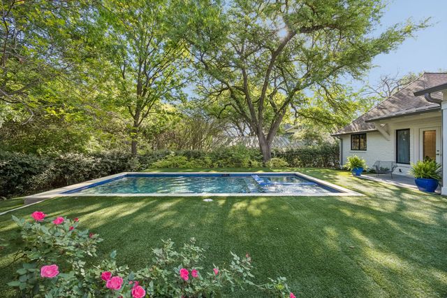 6717 Meadow Lake Avenue, Dallas, TX 75214