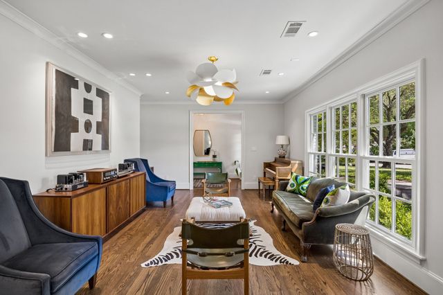 6717 Meadow Lake Avenue, Dallas, TX 75214