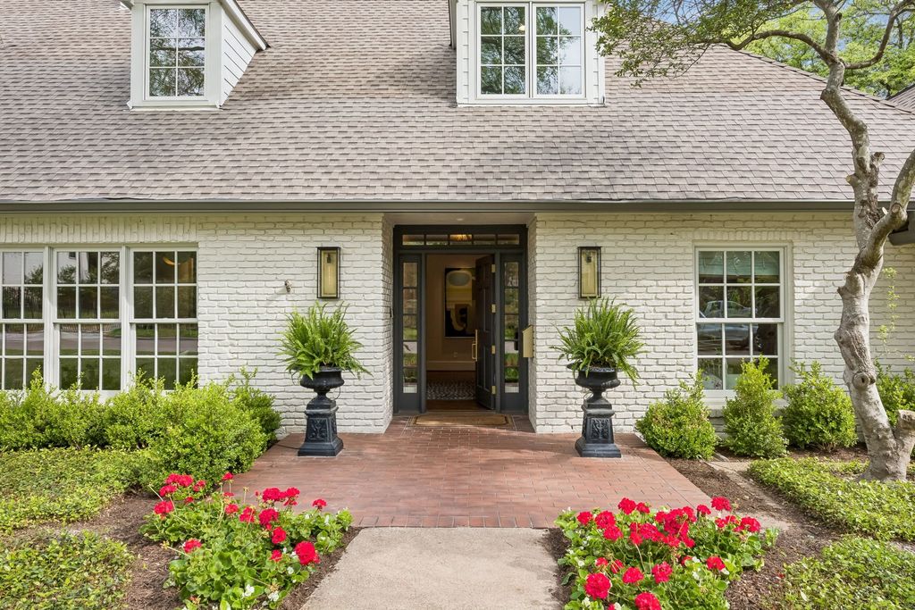 6717 Meadow Lake Avenue, Dallas, TX 75214