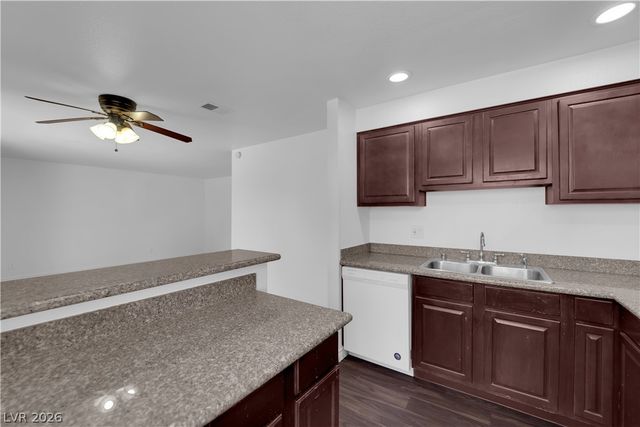 4421 Alexis Drive 428, Las Vegas, NV 89103