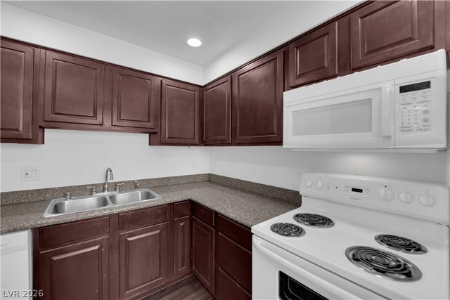 4421 Alexis Drive 428, Las Vegas, NV 89103