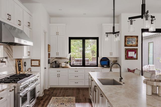 2314 Westoak DR, Austin, TX 78704