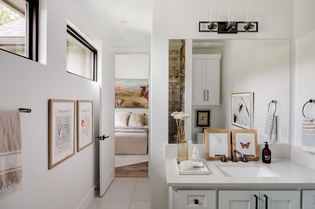 2314 Westoak DR, Austin, TX 78704