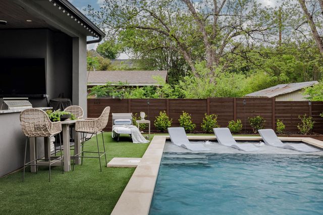 2314 Westoak DR, Austin, TX 78704