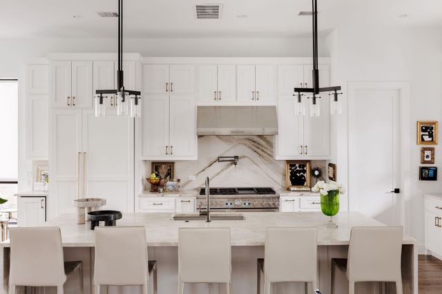 2314 Westoak DR, Austin, TX 78704