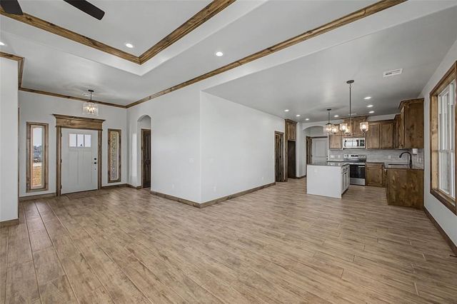 1185 Wolf Creek Drive, Blanchard, OK 73010
