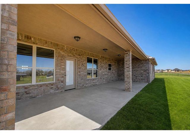 1185 Wolf Creek Drive, Blanchard, OK 73010