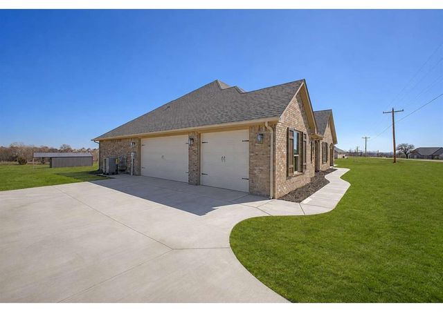 1185 Wolf Creek Drive, Blanchard, OK 73010