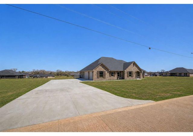 1185 Wolf Creek Drive, Blanchard, OK 73010