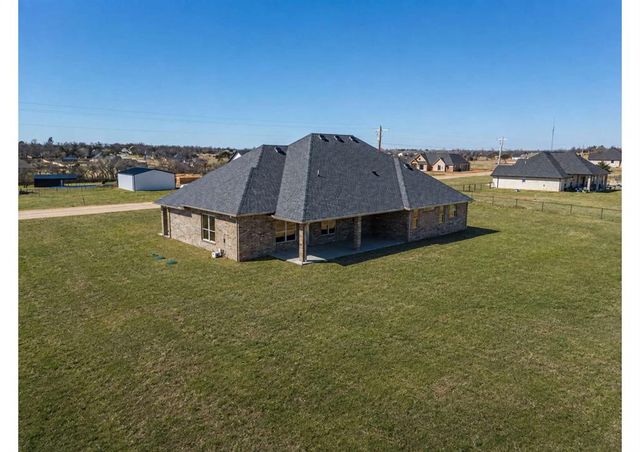 1185 Wolf Creek Drive, Blanchard, OK 73010