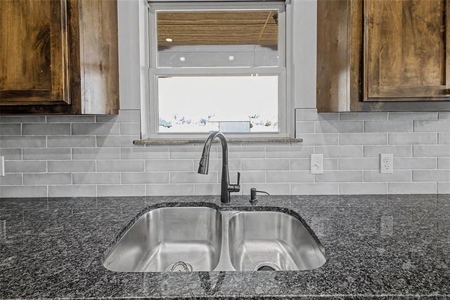 1185 Wolf Creek Drive, Blanchard, OK 73010