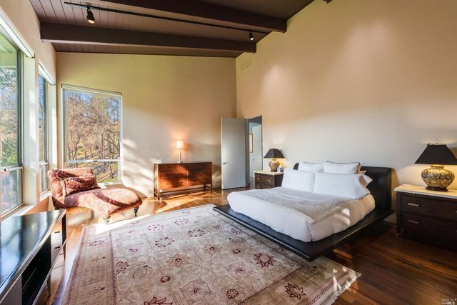 9 Bournemouth Rd, St. Helena, CA 94574