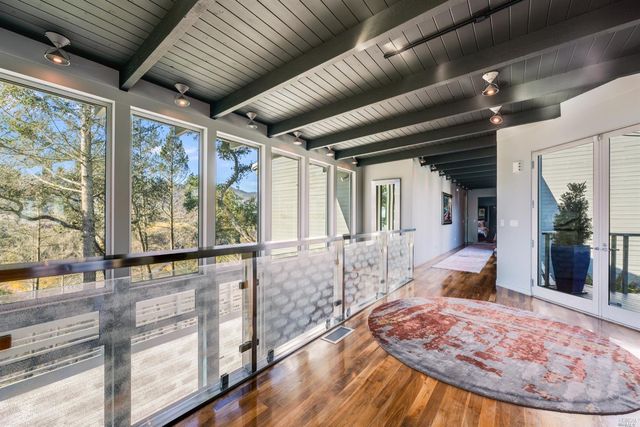 9 Bournemouth Rd, St. Helena, CA 94574