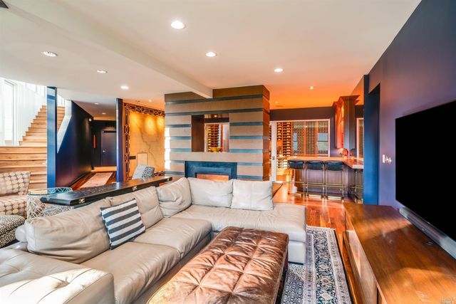 9 Bournemouth Rd, St. Helena, CA 94574