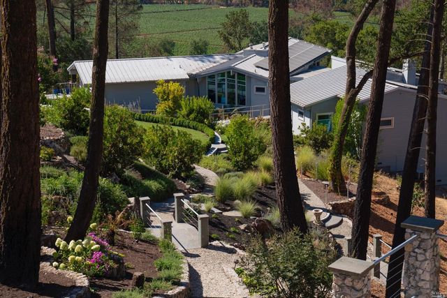 9 Bournemouth Rd, St. Helena, CA 94574