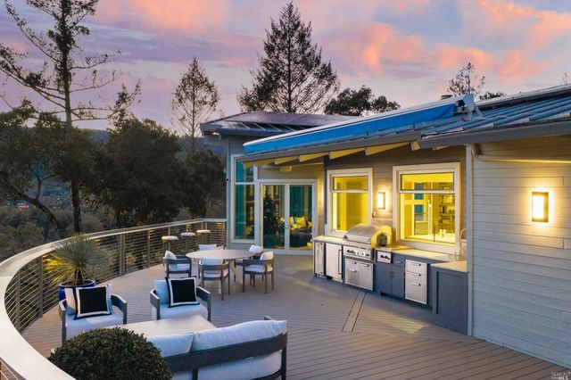 9 Bournemouth Rd, St. Helena, CA 94574