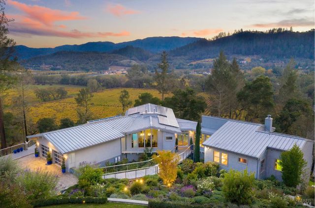 9 Bournemouth Rd, St. Helena, CA 94574