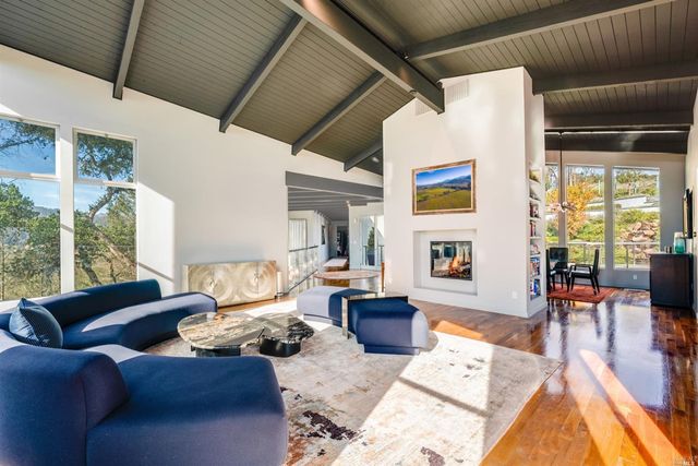 9 Bournemouth Rd, St. Helena, CA 94574