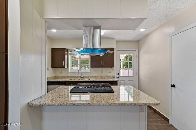 2608 DAN SIKES Drive, El Paso, TX 79936