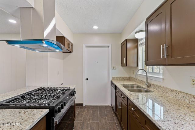 2608 DAN SIKES Drive, El Paso, TX 79936