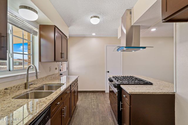 2608 DAN SIKES Drive, El Paso, TX 79936