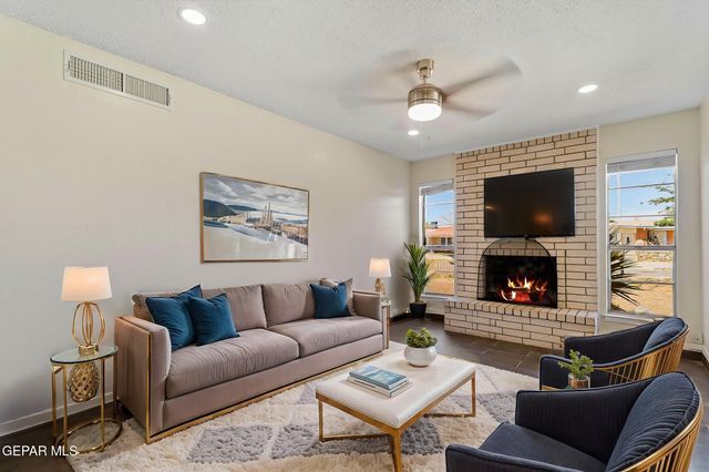 2608 DAN SIKES Drive, El Paso, TX 79936