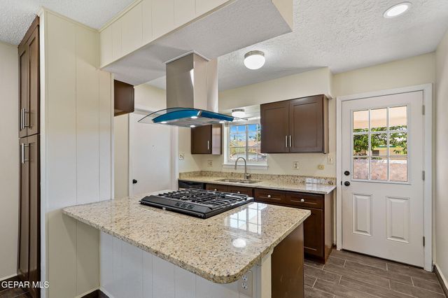 2608 DAN SIKES Drive, El Paso, TX 79936