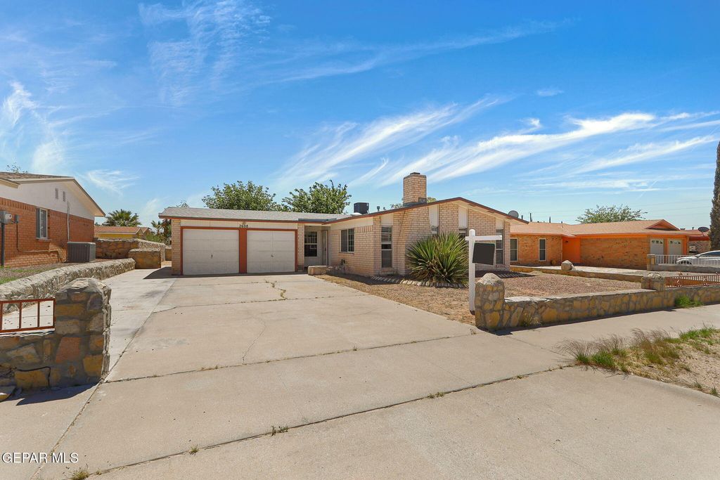 2608 DAN SIKES Drive, El Paso, TX 79936