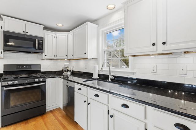 14 Weaver Place, Weare, NH 03281