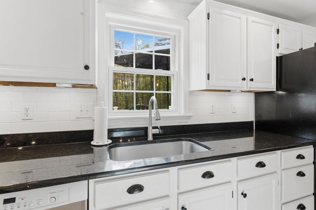 14 Weaver Place, Weare, NH 03281