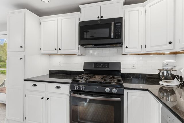 14 Weaver Place, Weare, NH 03281