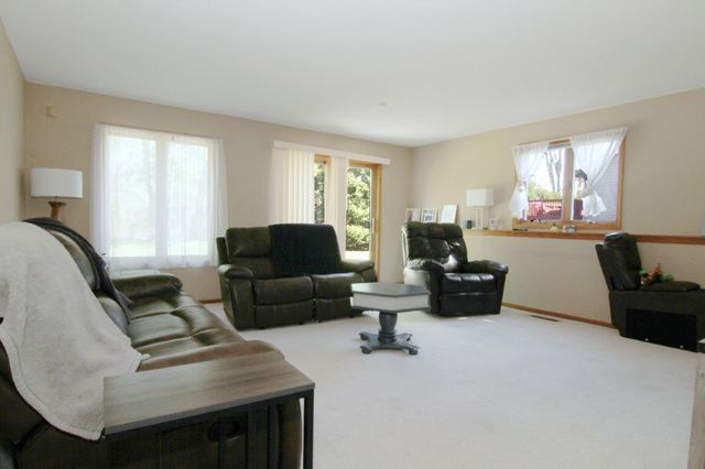 7818 Davidson Court, Inver Grove Heights, MN 55076