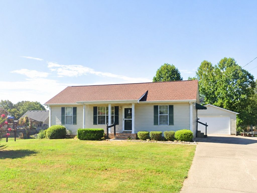 2864 Chinquapin Ln, Clarksville, TN 37043