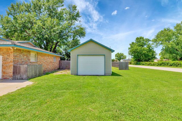 5575 N Sedgwick, Wichita, KS 67204