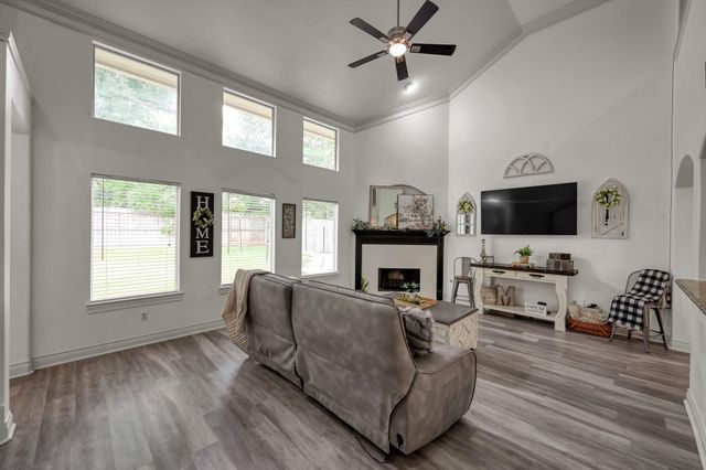 3215 Canterbury Lane, Montgomery, TX 77356