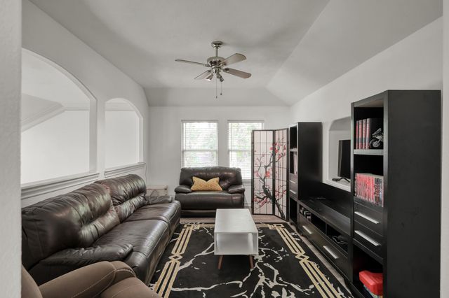 3215 Canterbury Lane, Montgomery, TX 77356