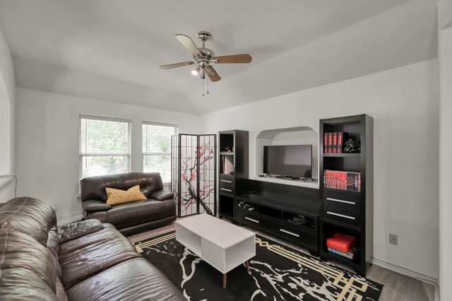 3215 Canterbury Lane, Montgomery, TX 77356