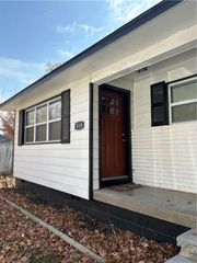 810 Central Avenue, Bentonville, AR 72712