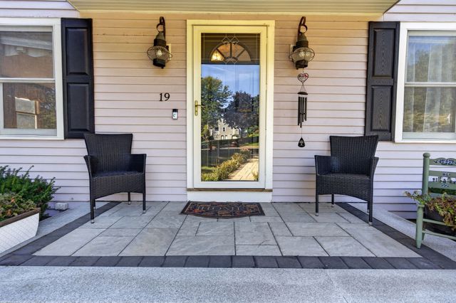 19 Kristyn Ln, North Reading, MA 01864