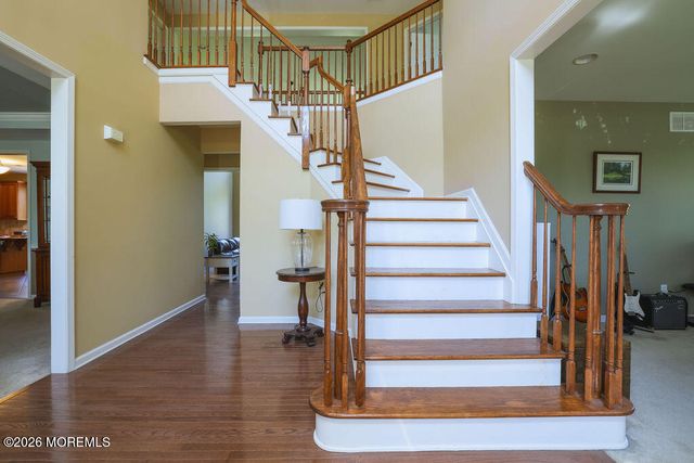 18 Willow Court, Manahawkin, NJ 08050