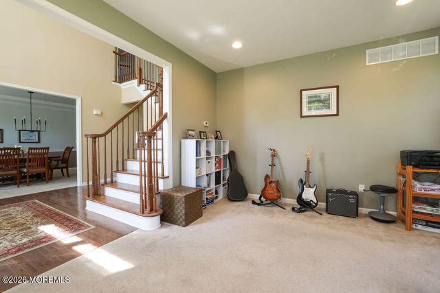 18 Willow Court, Manahawkin, NJ 08050